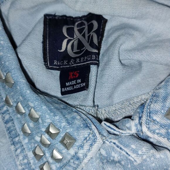 Rock & Republic Gunshow fray sleeve studded collar bleached denim vest Sz XS - Picture 6 of 6
